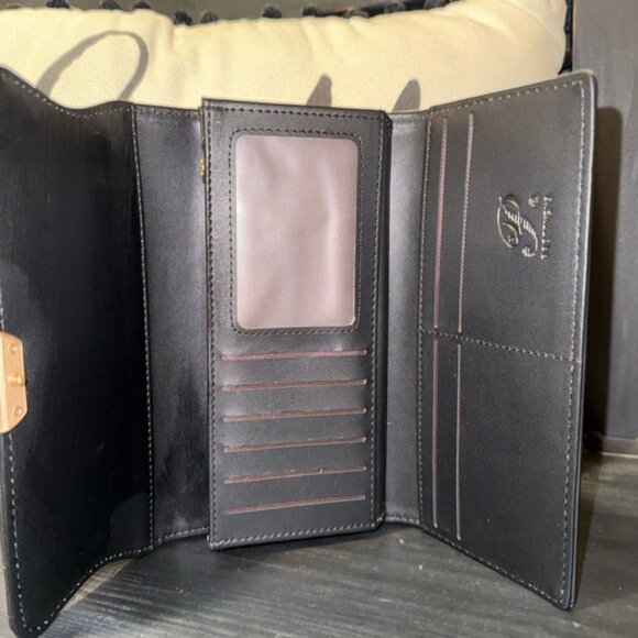 SHEIN Black Quilted Clutch with Gold Accent - Picture 4 of 6